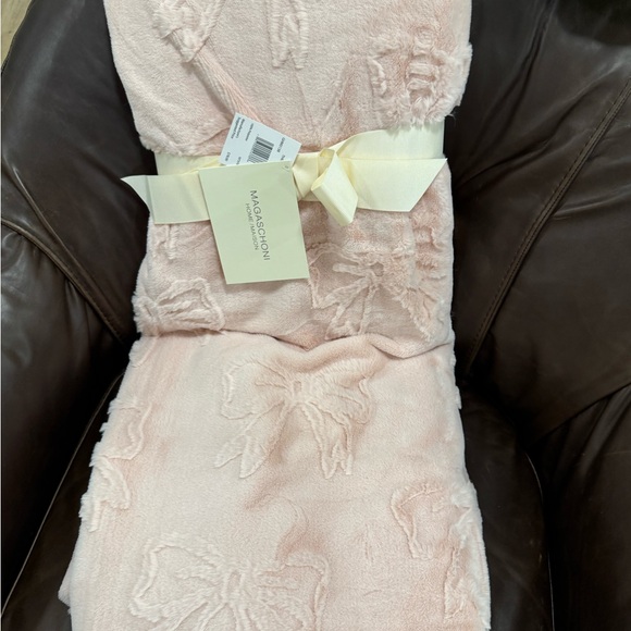 Magaschoni Pink Butterfly Throw Blanket - Picture 1 of 2